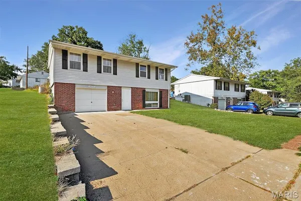 $299,900 | 609 Auber Drive, Manchester, MO 63011