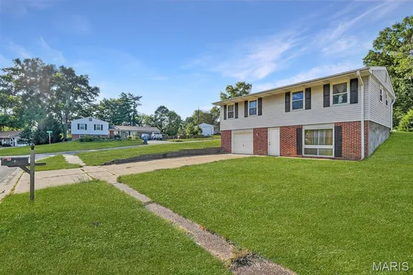 $299,900 | 609 Auber Drive, Manchester, MO 63011