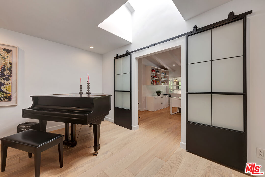 16012 Meadowcrest Road Sherman Oaks, CA 91403 - Photo 19 of 52 a living room with furniture