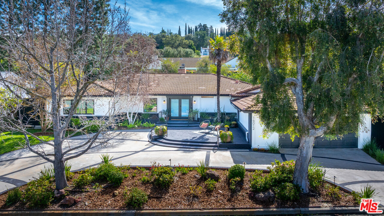 16012 Meadowcrest Road Sherman Oaks, CA 91403 - Photo 5 of 52 not sure