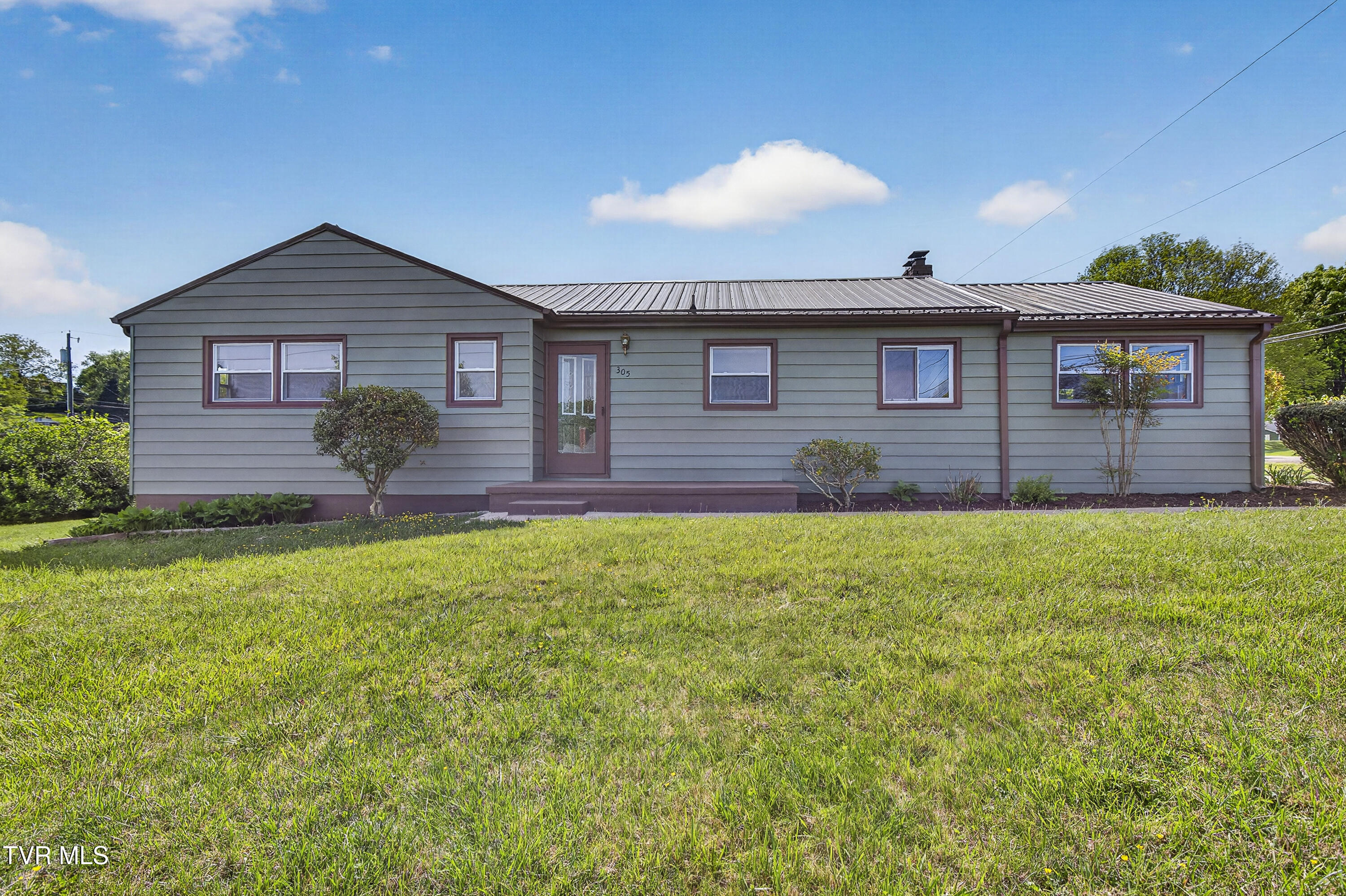 305 Cherokee Road Bristol, VA 24201 - Photo 1 of 25 304-Cherokee-Rd-Bristol-VA Caroline-Blev