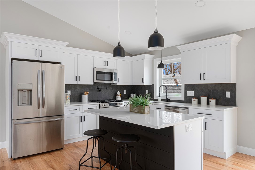 4 Slater Avenue Warwick, RI 02889 - Photo 3 of 26