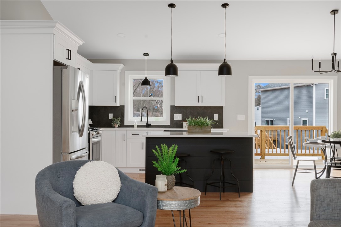 4 Slater Avenue Warwick, RI 02889 - Photo 10 of 26