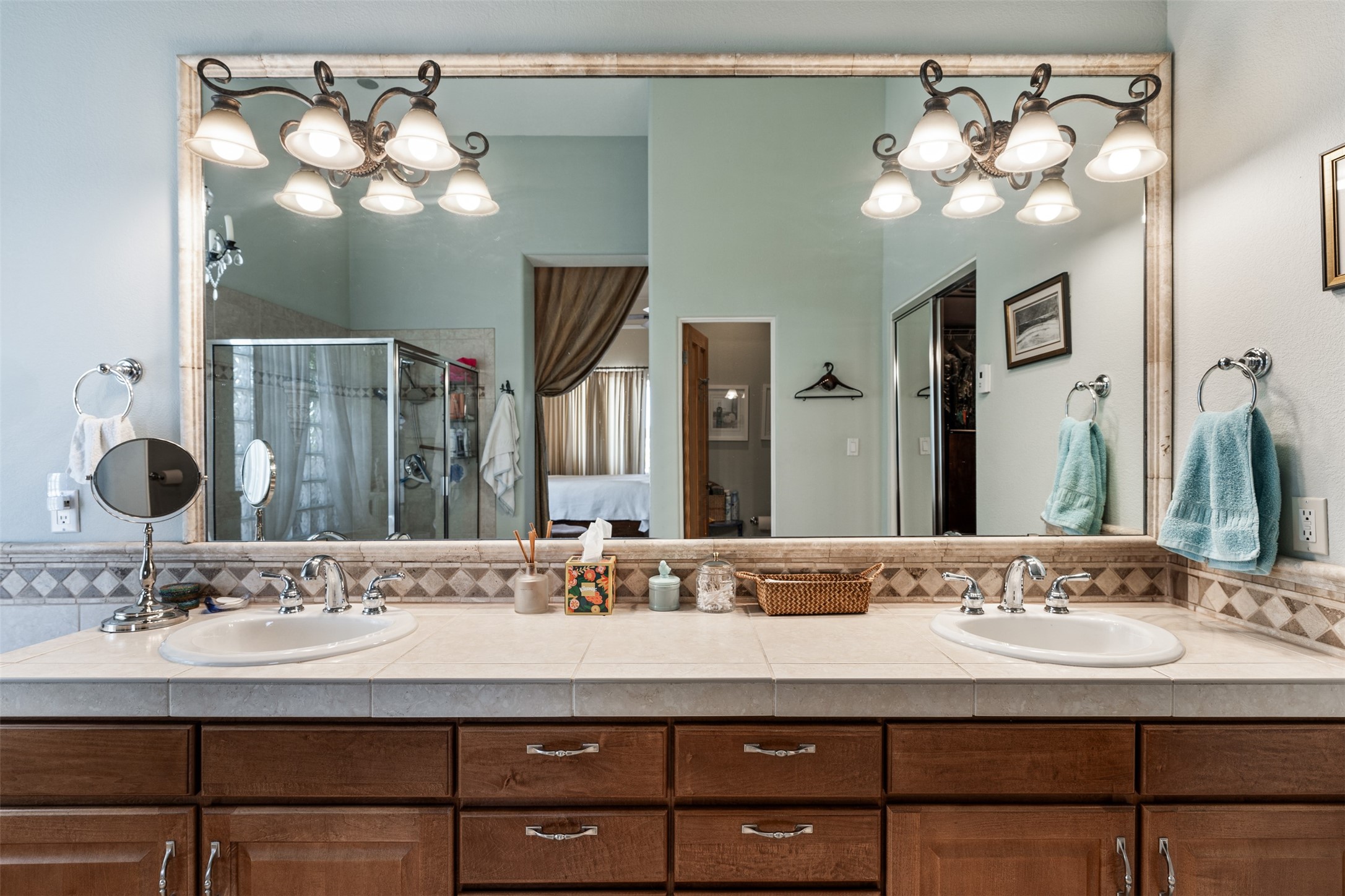 79 East Chili Line Road Santa Fe, NM 87508 - Photo 19 of 46 Primary dual vanities