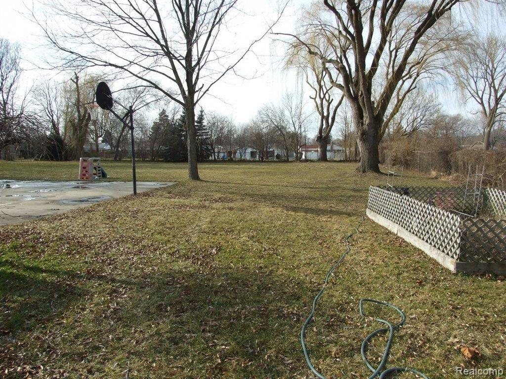 25601 Ryan Road Warren, MI 48091 - Photo 23 of 25 Backyard_2.JPG