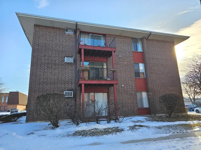 $1,750 | 15820 Terrace Drive, Unit RO2, Oak Forest, IL 60452