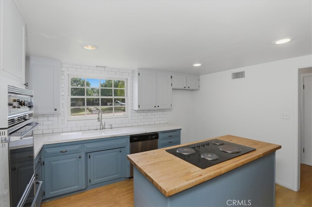 5239 Coventry Drive Riverside, CA 92506 - Photo 17 of 43 Kitchen