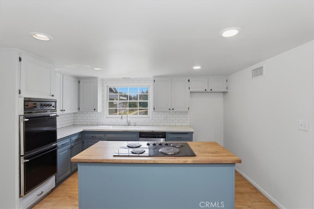 5239 Coventry Drive Riverside, CA 92506 - Photo 20 of 43 Kitchen
