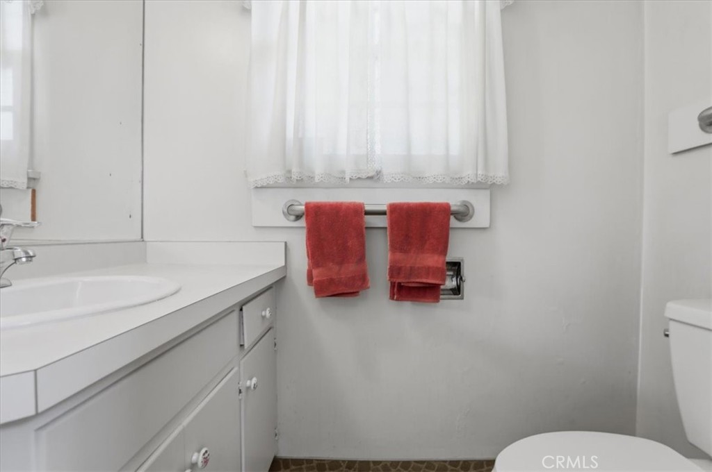 5239 Coventry Drive Riverside, CA 92506 - Photo 28 of 43 Bathroom