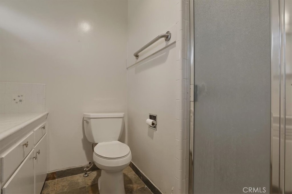 5239 Coventry Drive Riverside, CA 92506 - Photo 29 of 43 Primary Bathroom