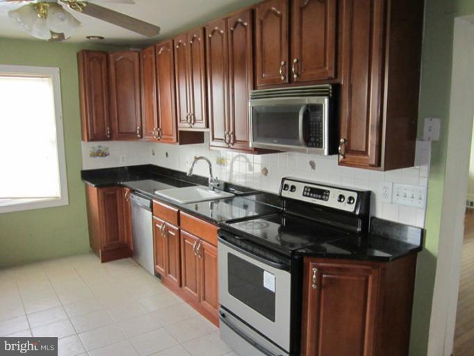 6807 Front Royal Road Springfield, VA 22151 - Photo 2 of 18 Kitchen