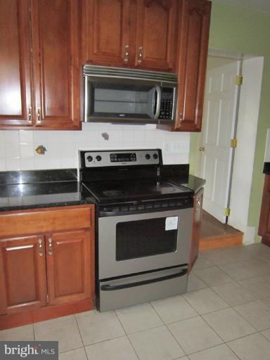 6807 Front Royal Road Springfield, VA 22151 - Photo 5 of 18 Kitchen