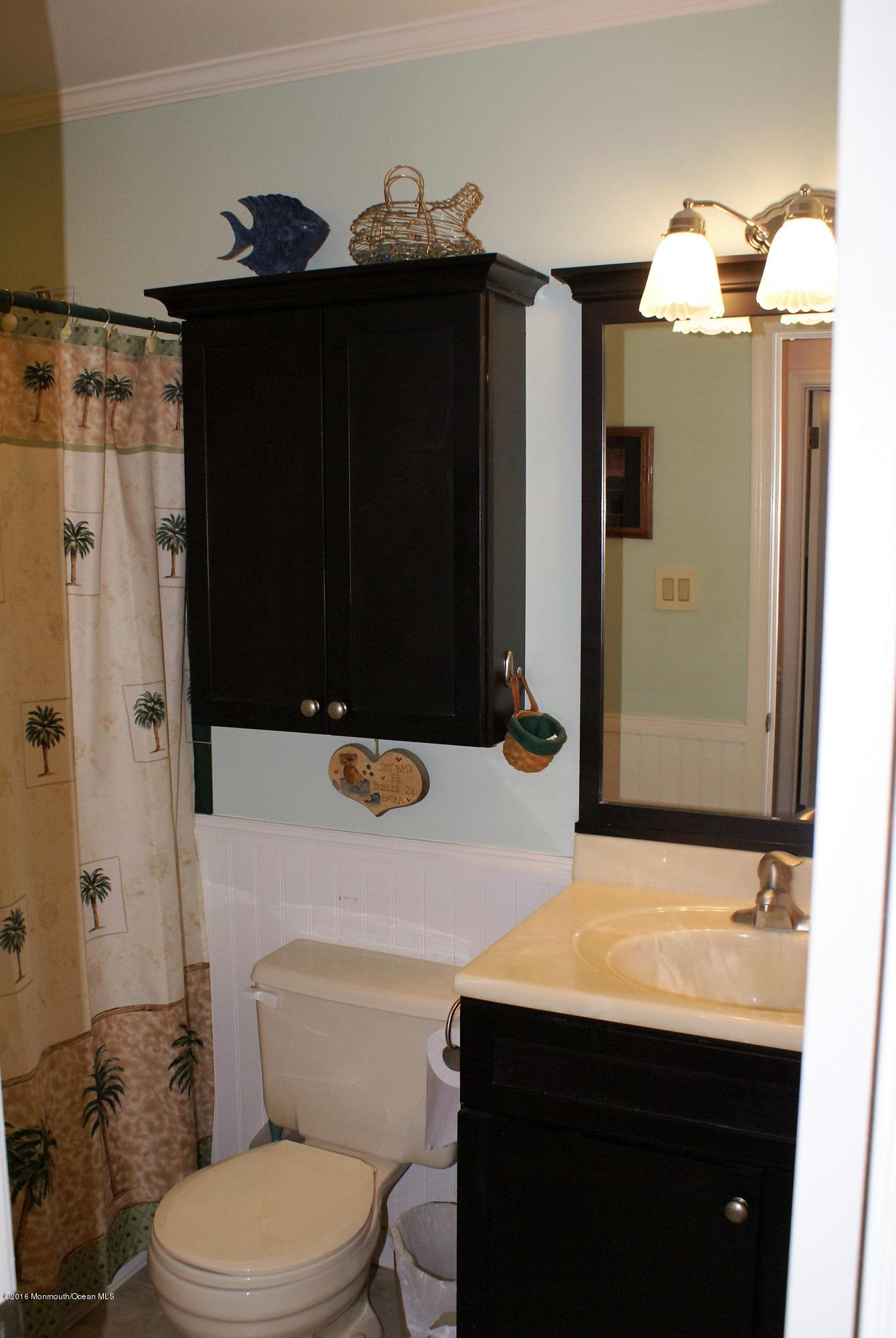 17 Hedgewood Road Howell, NJ 07731 - Photo 14 of 18 Main Bath