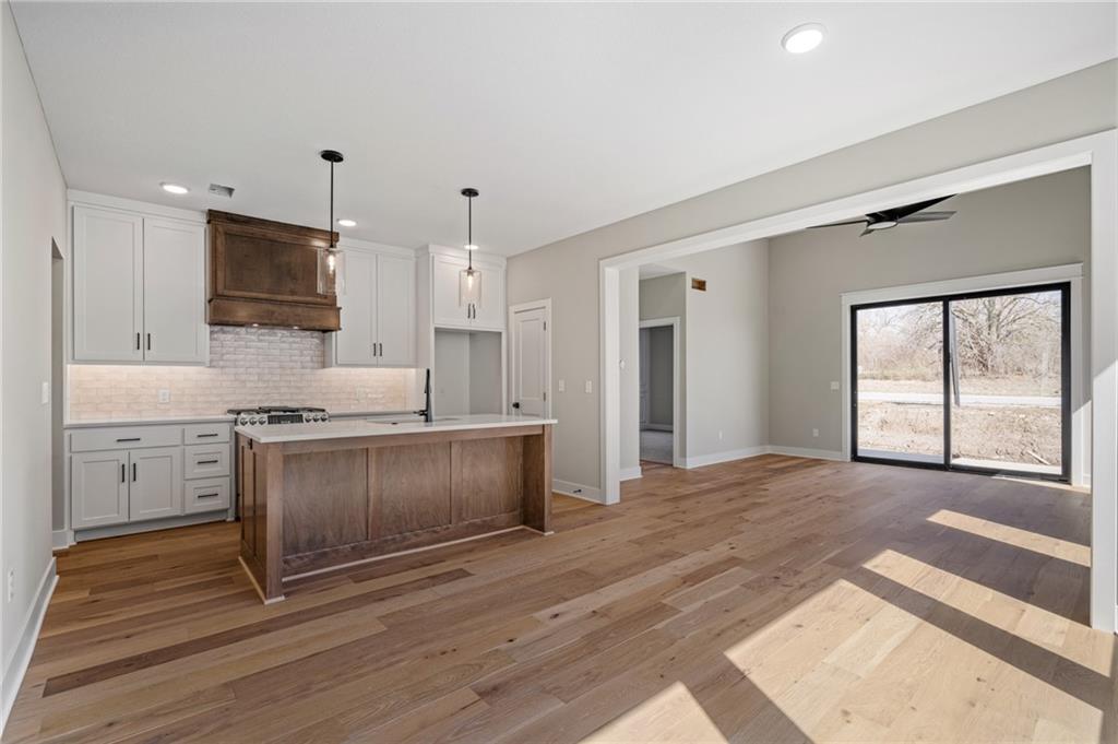 9567 Jupiter Street Lenexa, KS 66219 - Photo 4 of 33