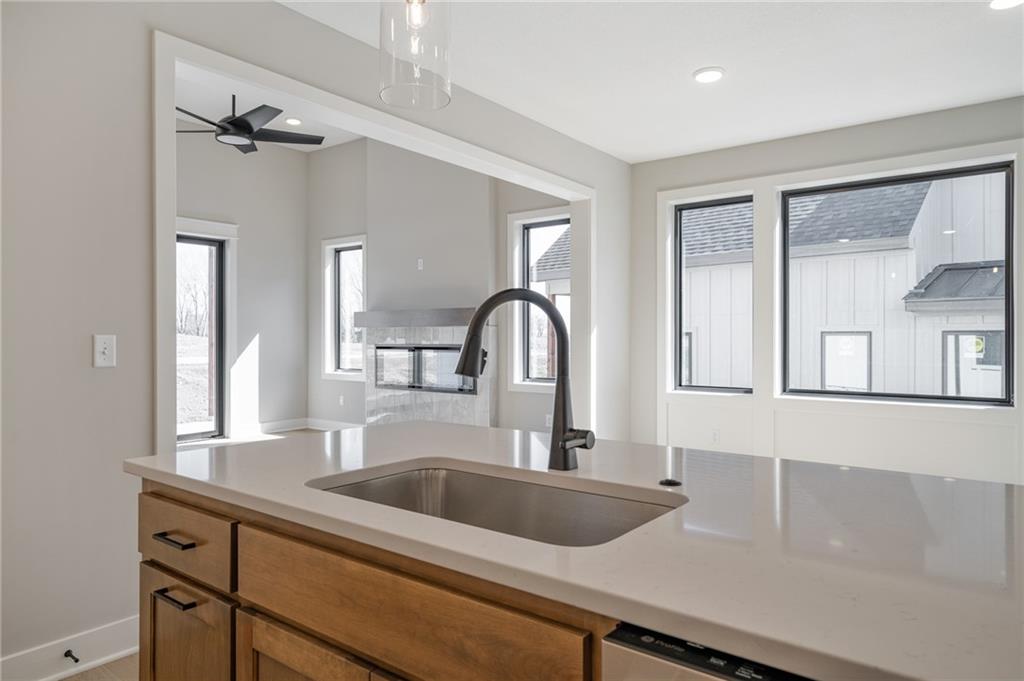 9567 Jupiter Street Lenexa, KS 66219 - Photo 9 of 33