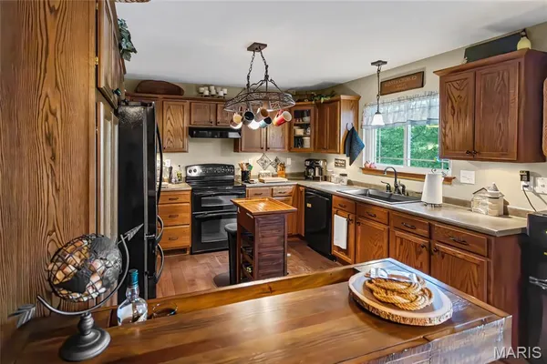 $495,000 | 430 Riverview Drive, Golden Eagle, IL 62036