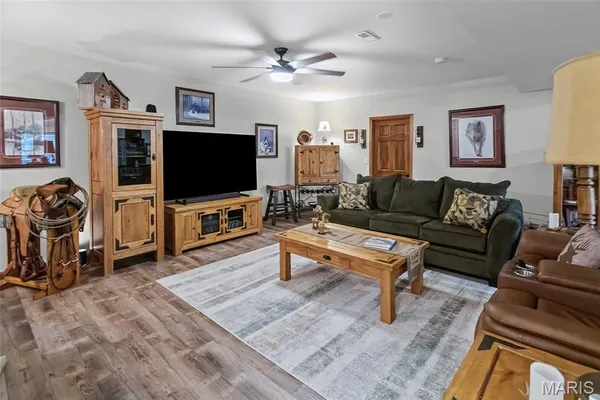 $495,000 | 430 Riverview Drive, Golden Eagle, IL 62036