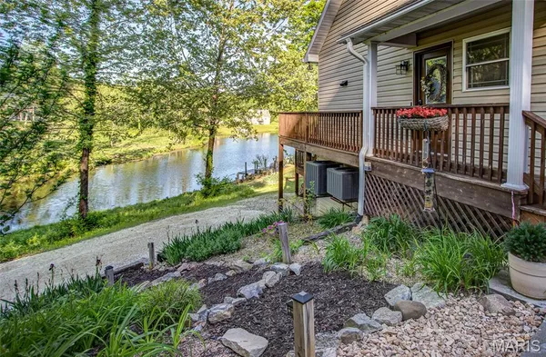 $495,000 | 430 Riverview Drive, Golden Eagle, IL 62036