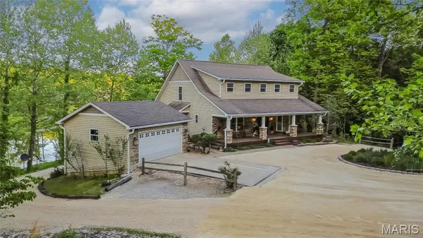 $495,000 | 430 Riverview Drive, Golden Eagle, IL 62036
