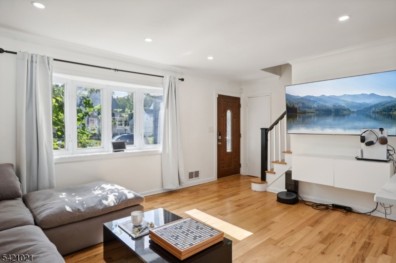 821 Hillside Road Rahway, NJ 07065 - Photo 4 of 33