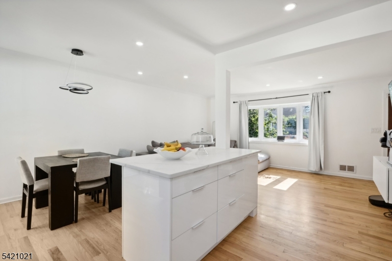 821 Hillside Road Rahway, NJ 07065 - Photo 7 of 33