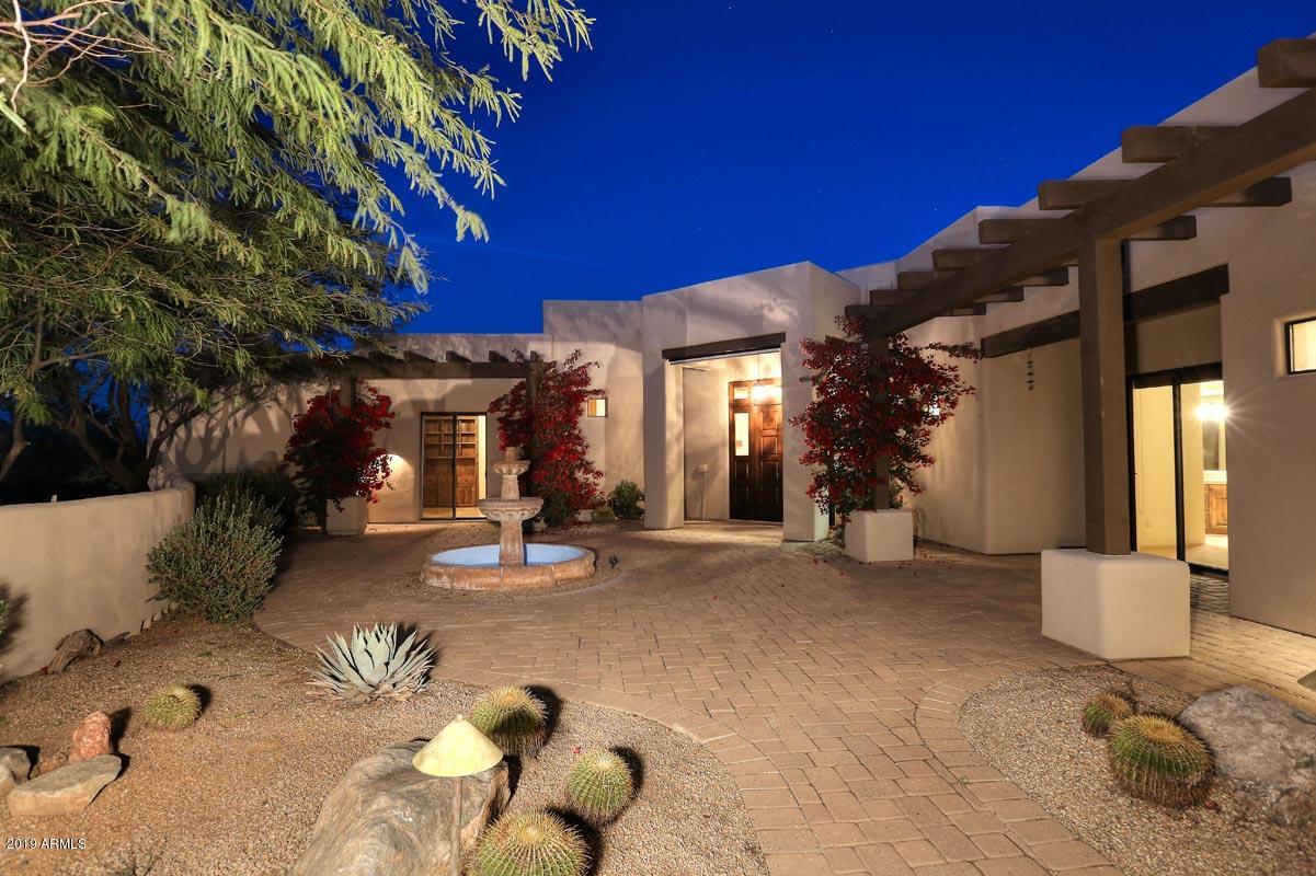 Night-Courtyard