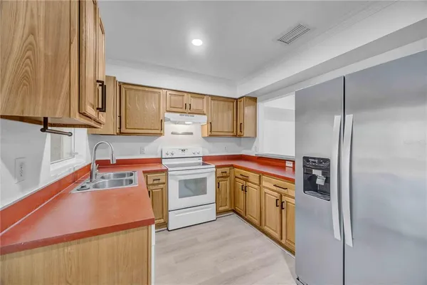 $2,100 | 727 Kensington Lake Circle, Brandon, FL 33511