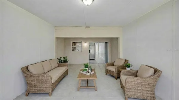 $2,100 | 727 Kensington Lake Circle, Brandon, FL 33511