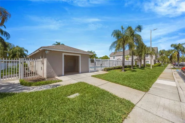 $2,100 | 727 Kensington Lake Circle, Brandon, FL 33511