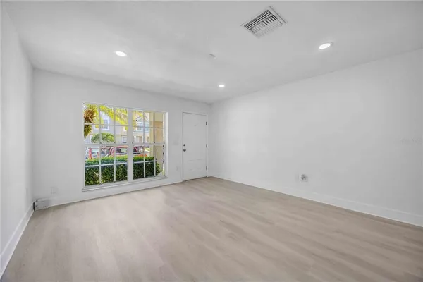 $2,100 | 727 Kensington Lake Circle, Brandon, FL 33511