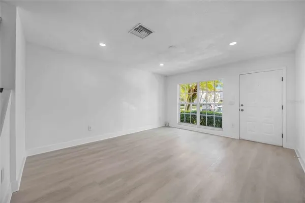 $2,100 | 727 Kensington Lake Circle, Brandon, FL 33511