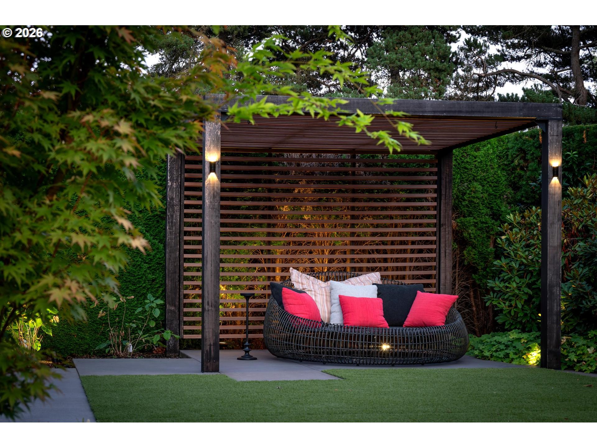 2878 Northwest Cumberland Road Portland, OR 97210 - Photo 4 of 46