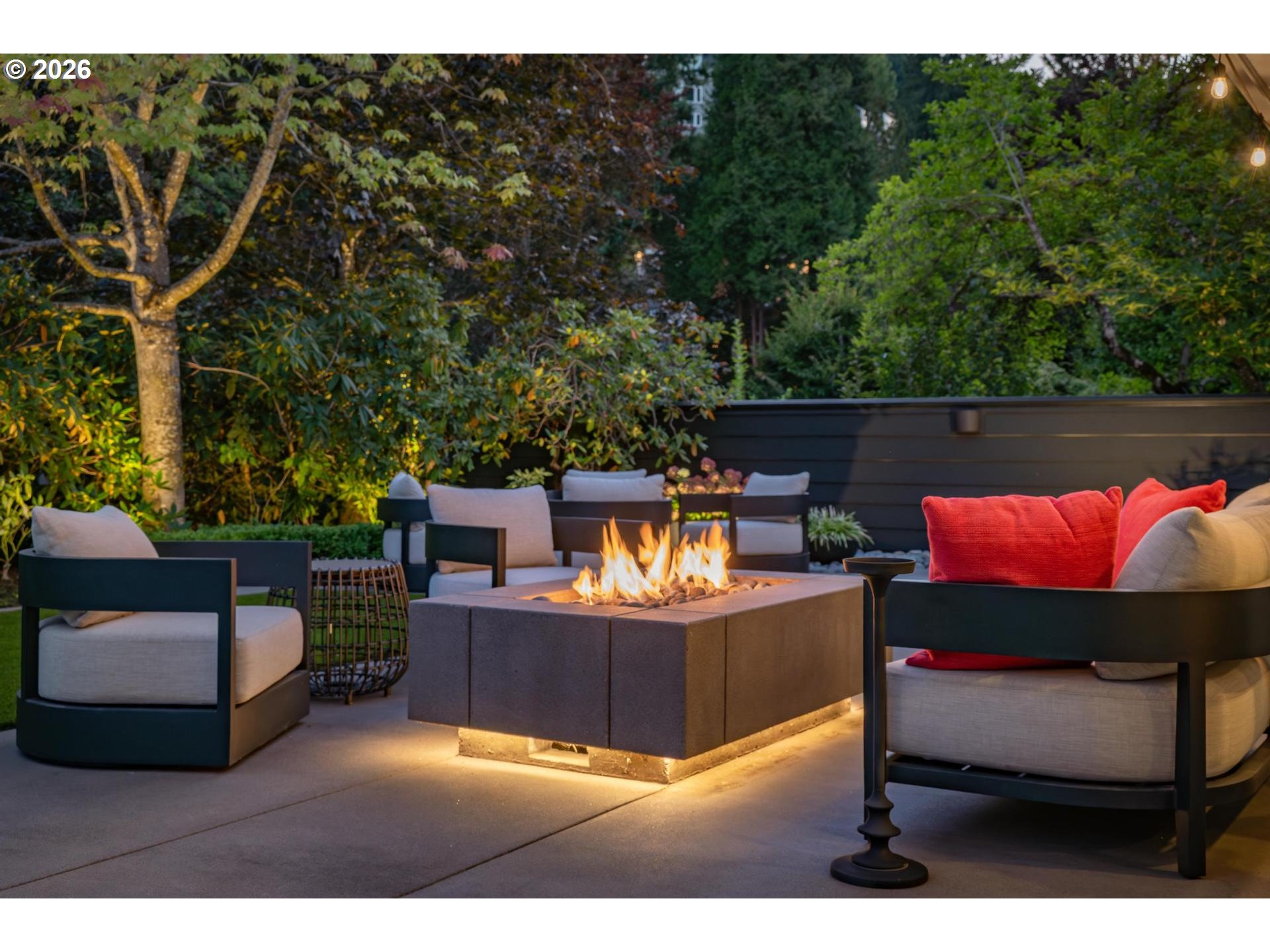 2878 Northwest Cumberland Road Portland, OR 97210 - Photo 8 of 46