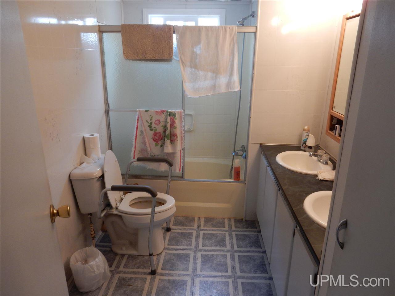 985 N River Road Manistique, MI 49854 - Photo 4 of 15