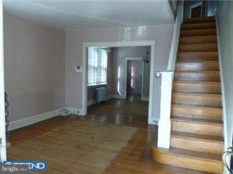 2215 Manor Road Upper Darby, PA 19082 - Photo 3 of 11