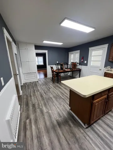 a view of room with an empty space