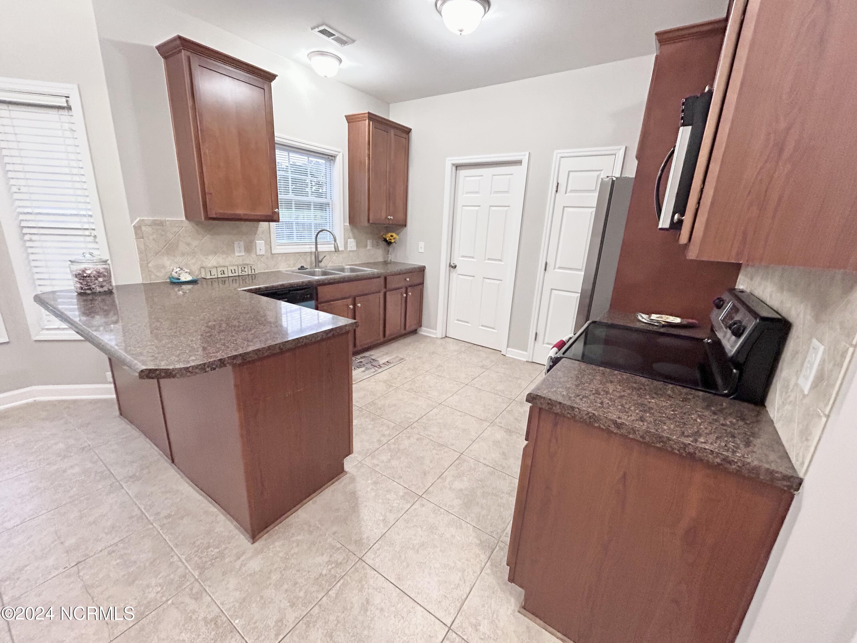 341 Old Dam Road Jacksonville, NC 28540 - Photo 20 of 45 Kitchen
