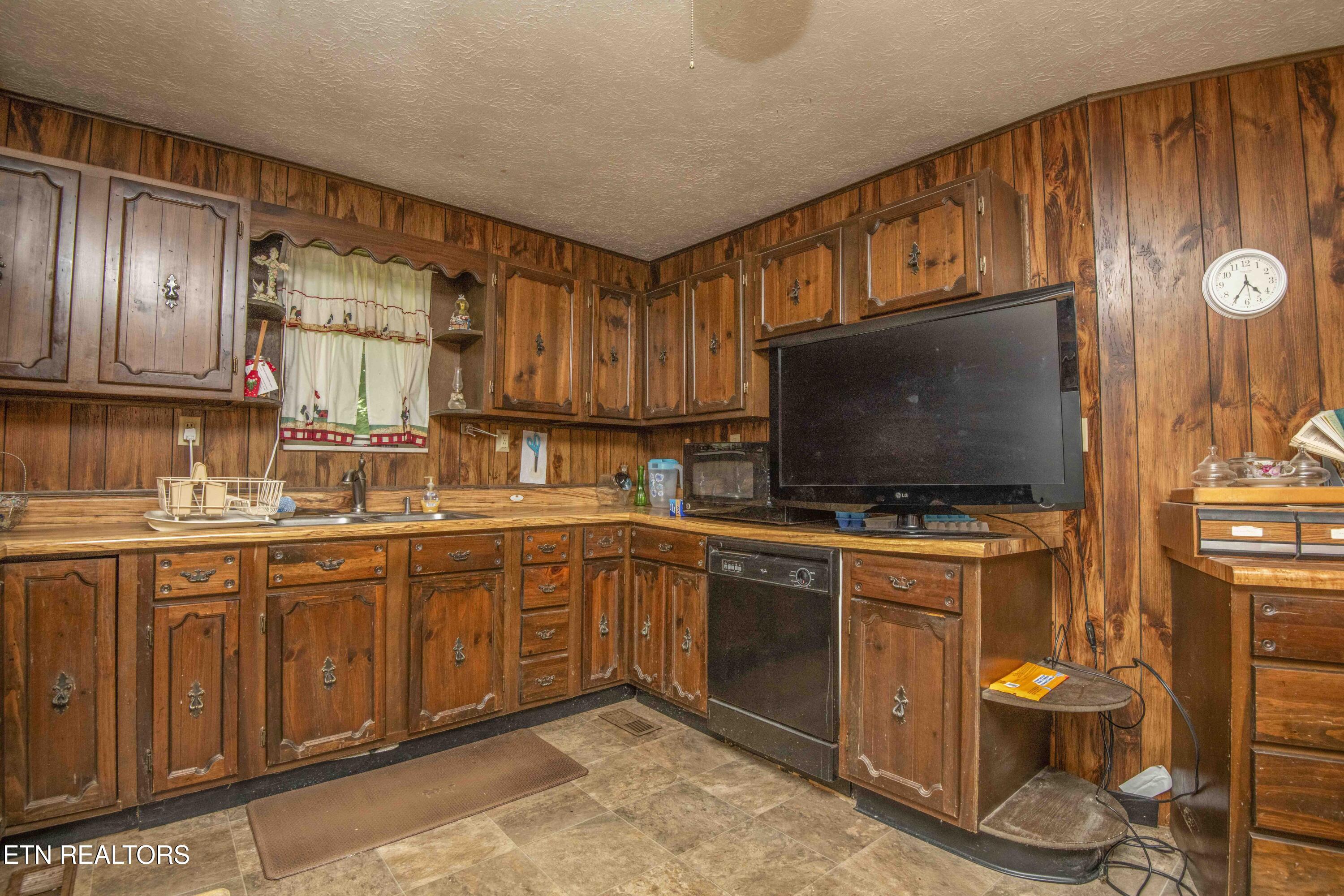 155 Berry Road Andersonville, TN 37705 - Photo 10 of 33 living 5_1