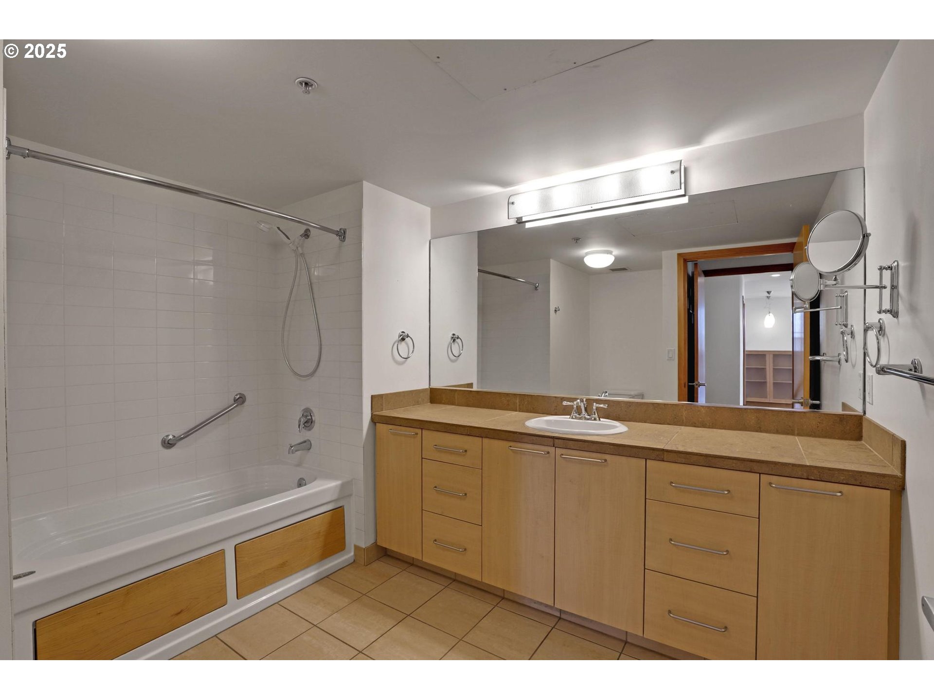 1030 Northwest Johnson Street, Unit 521 Portland, OR 97209 - Photo 32 of 41