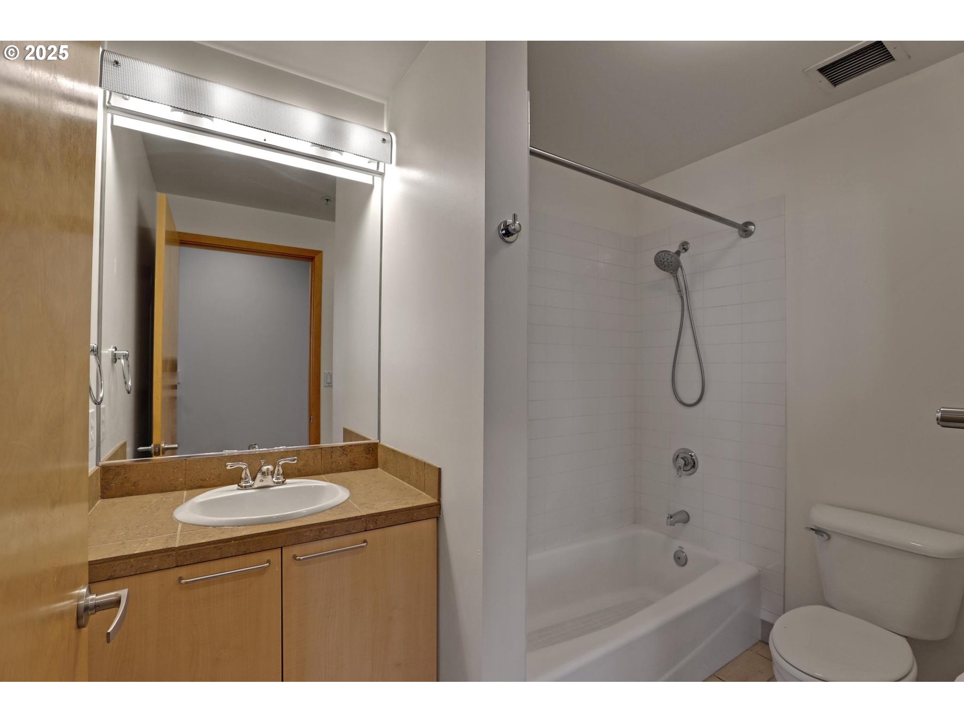 1030 Northwest Johnson Street, Unit 521 Portland, OR 97209 - Photo 35 of 41