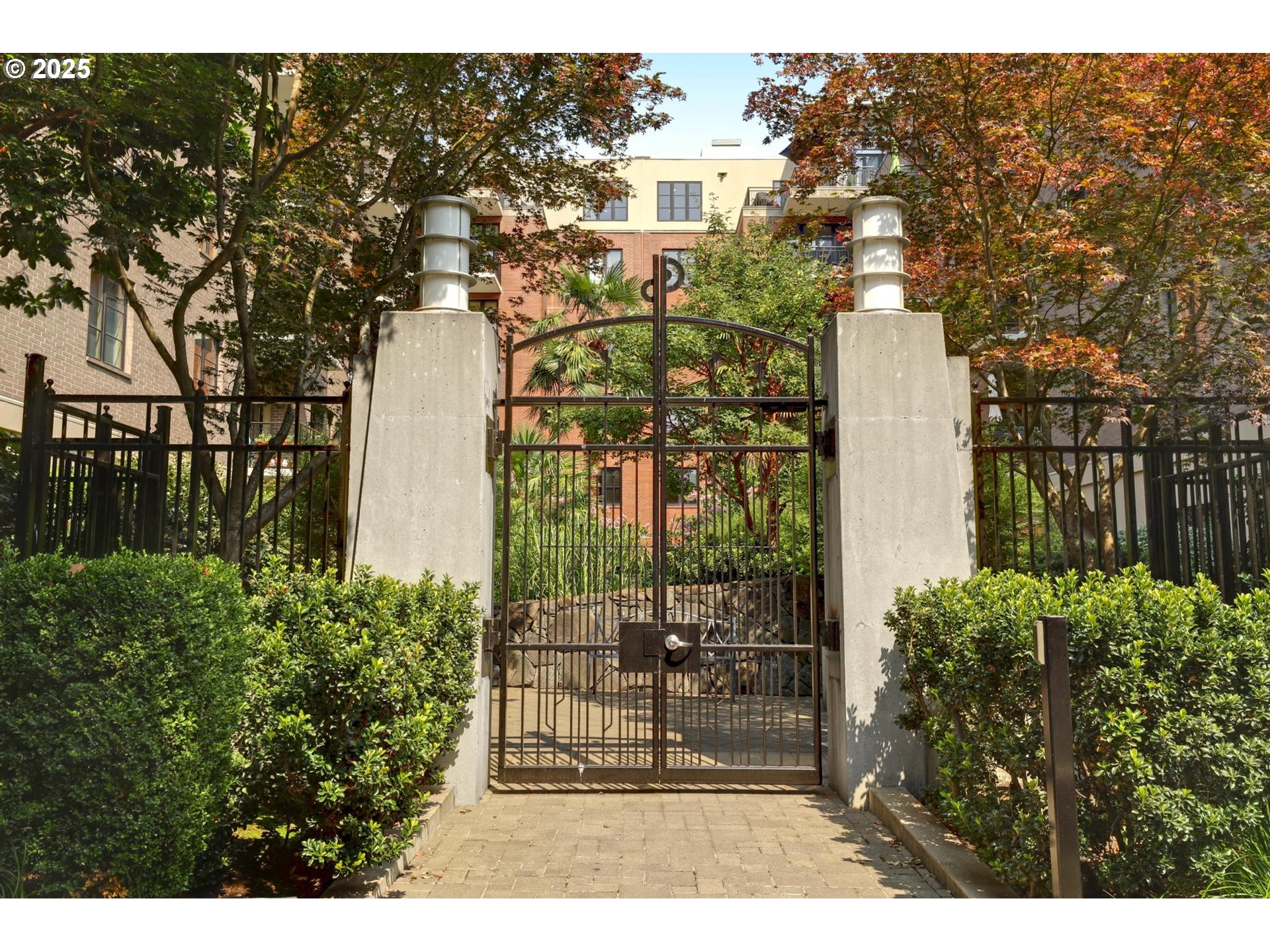 1030 Northwest Johnson Street, Unit 521 Portland, OR 97209 - Photo 38 of 41