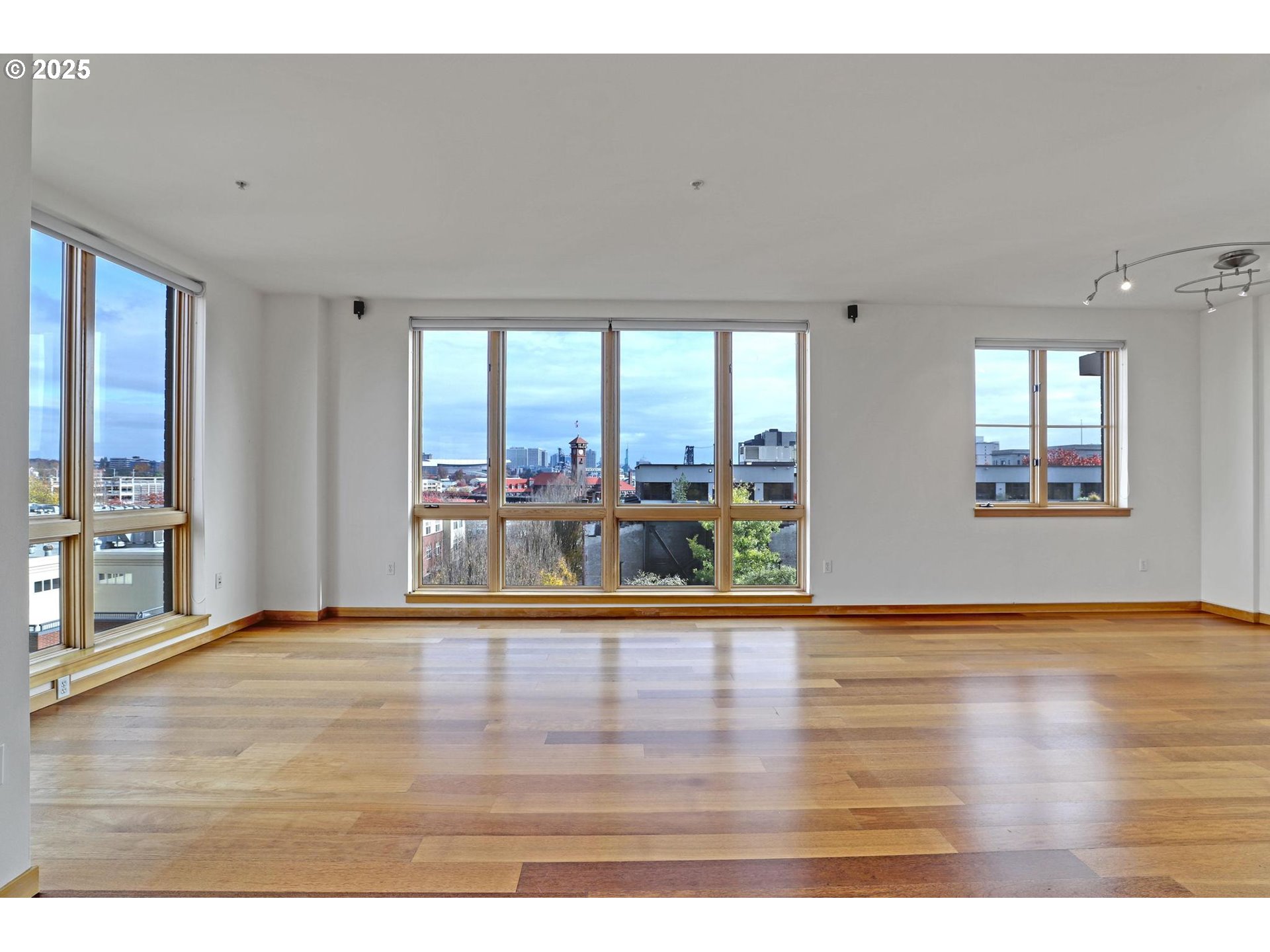 1030 Northwest Johnson Street, Unit 521 Portland, OR 97209 - Photo 9 of 41