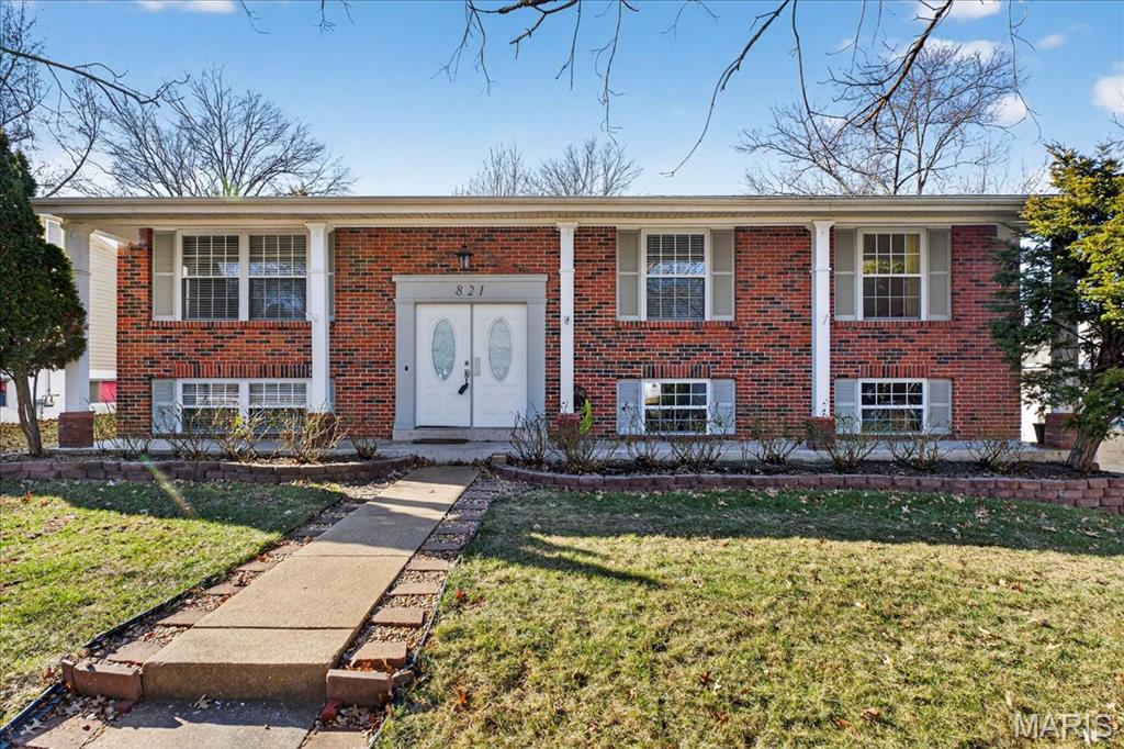 821 Courtland Place Manchester, MO 63021 - Photo 1 of 35