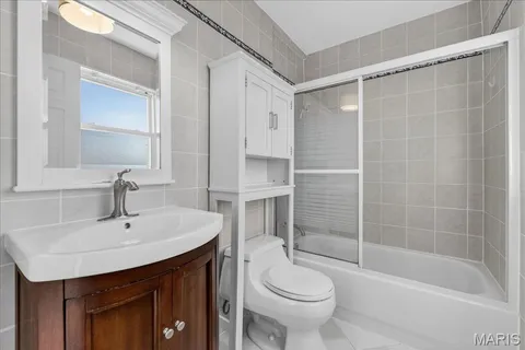 $399,000 | 821 Courtland Place, Manchester, MO 63021