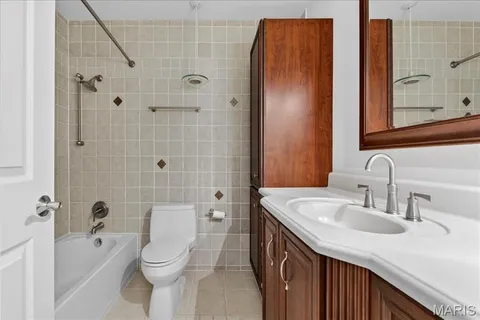 $399,000 | 821 Courtland Place, Manchester, MO 63021