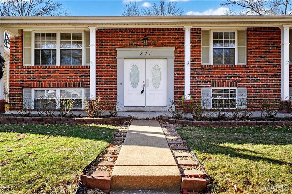 821 Courtland Place Manchester, MO 63021 - Photo 2 of 35