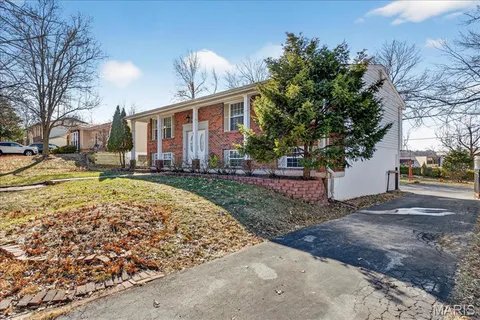 $399,000 | 821 Courtland Place, Manchester, MO 63021