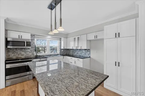 $399,000 | 821 Courtland Place, Manchester, MO 63021