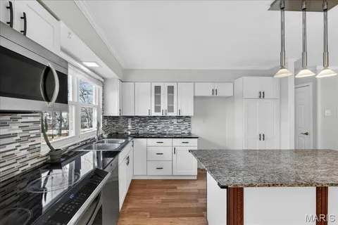 $399,000 | 821 Courtland Place, Manchester, MO 63021