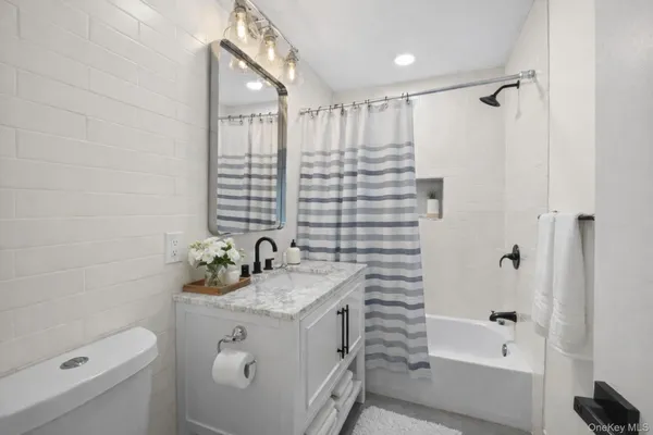 $1,050,000 | 85 Massapequa Avenue, Massapequa, NY 11758